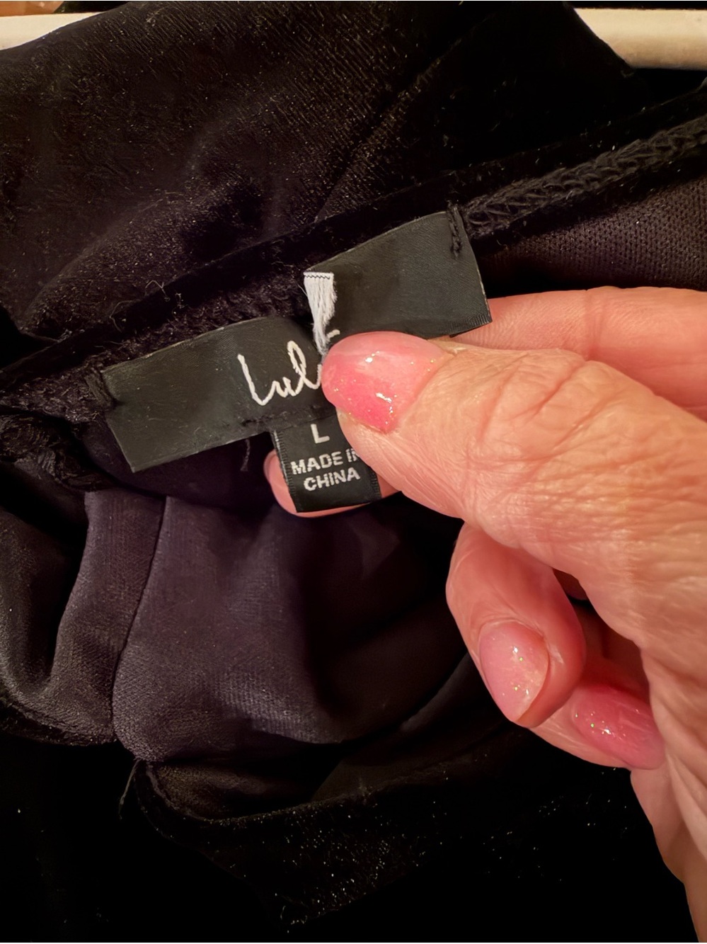 29. Dramatic Instincts Black Velvet Bell
Sleeve Mermaid Maxi Dress size L - Picture 8 of 11